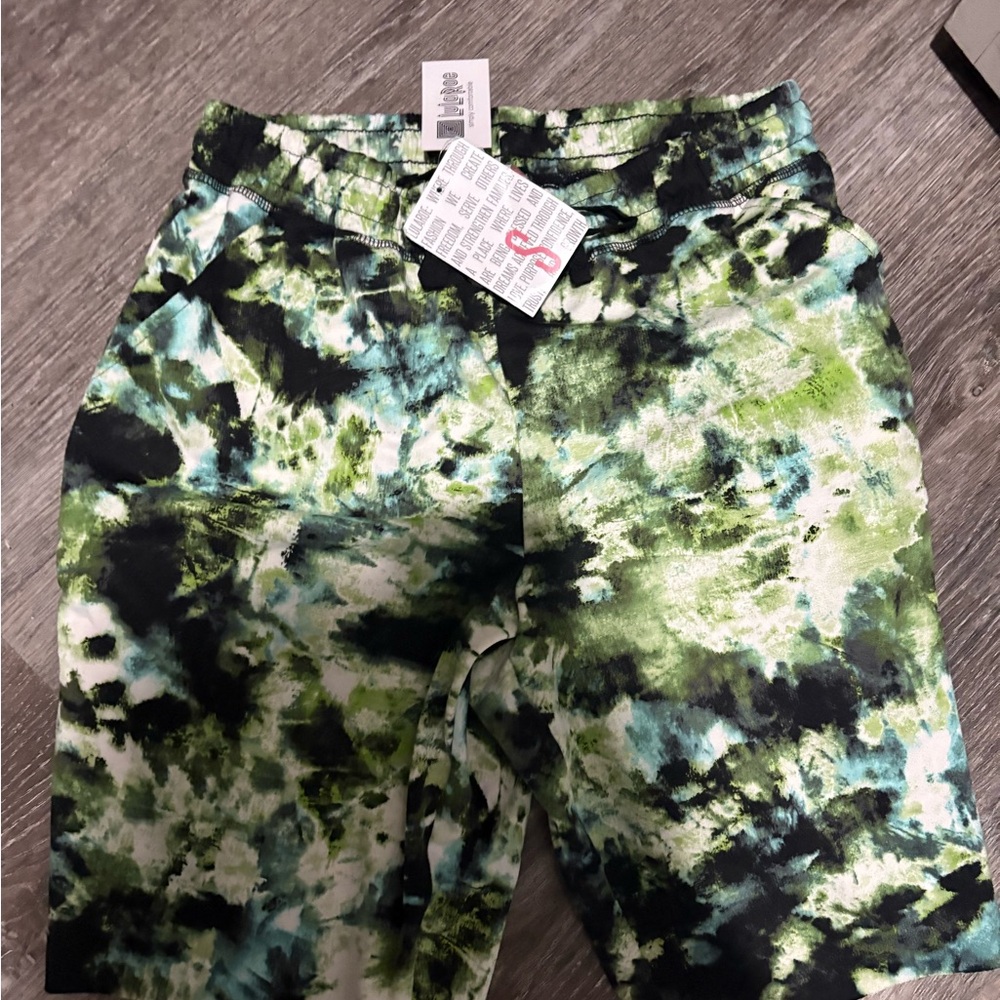 Lularoe Jamie shorts small Green and Black Tie-Dye print new with tag